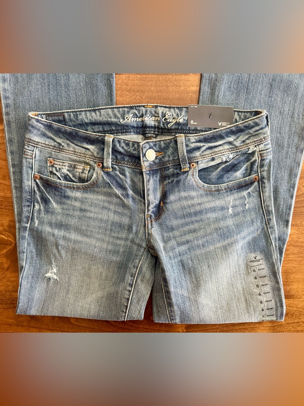 NWT American Eagle Y2K Low Rise Slim Boot Light Wash Denim Jeans 6 SHORT - Picture 3 of 7